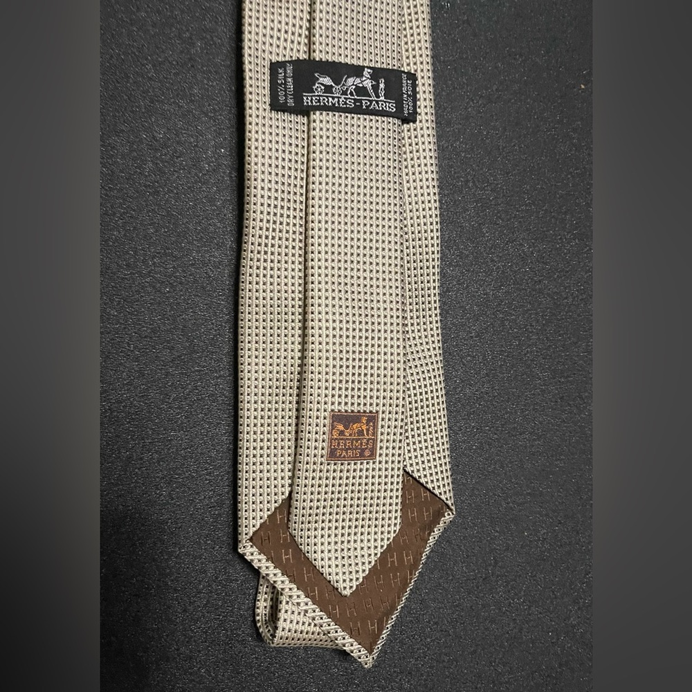 Hermes tie brown and cream colored 100% silk soie Hermes-Paris made in France